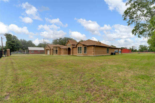 807 STEELE RD, HIGHLANDS, TX 77562, photo 3 of 34