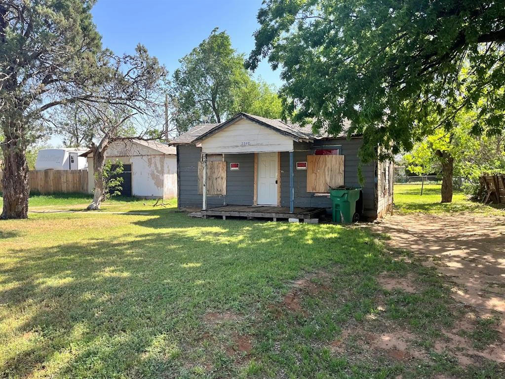 2517 BOWIE ST, VERNON, TX 76384, photo 1 of 12