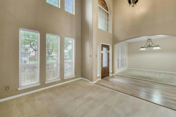 6739 FOREST MEWS CT, HOUSTON, TX 77049, photo 4 of 46
