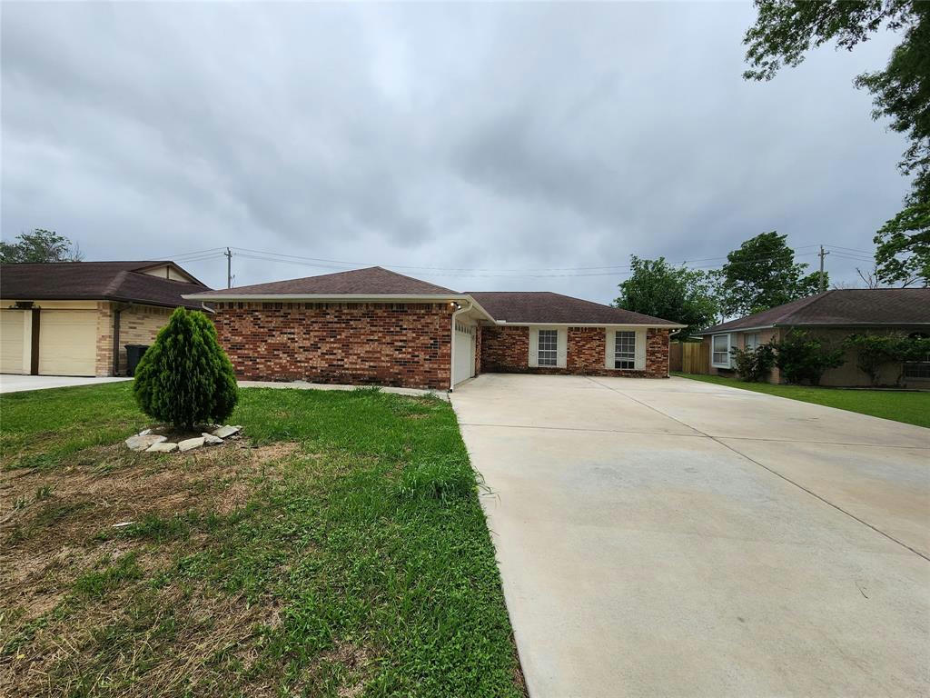 2710 PILGRIMS POINT DR, WEBSTER, TX 77598, photo 1 of 32