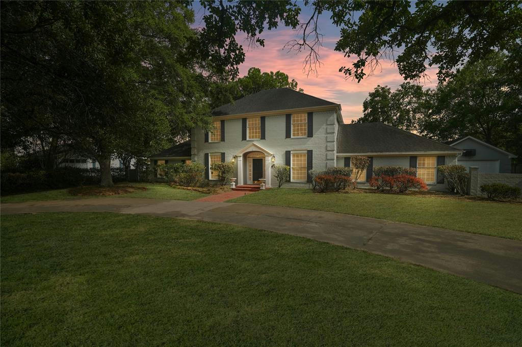 29 AVENUE OF THE OAKS Beaumont TX 77707 Single Family Residence