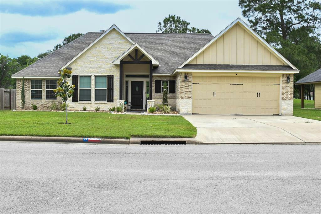 2503 TURBERRY DR, WEST COLUMBIA, TX 77486, photo 1 of 32