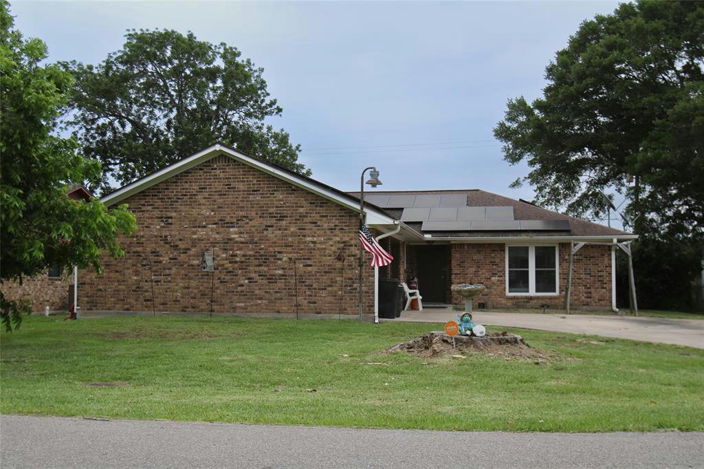 239 LAKEWOOD DR, CLUTE, TX 77531, photo 1 of 22