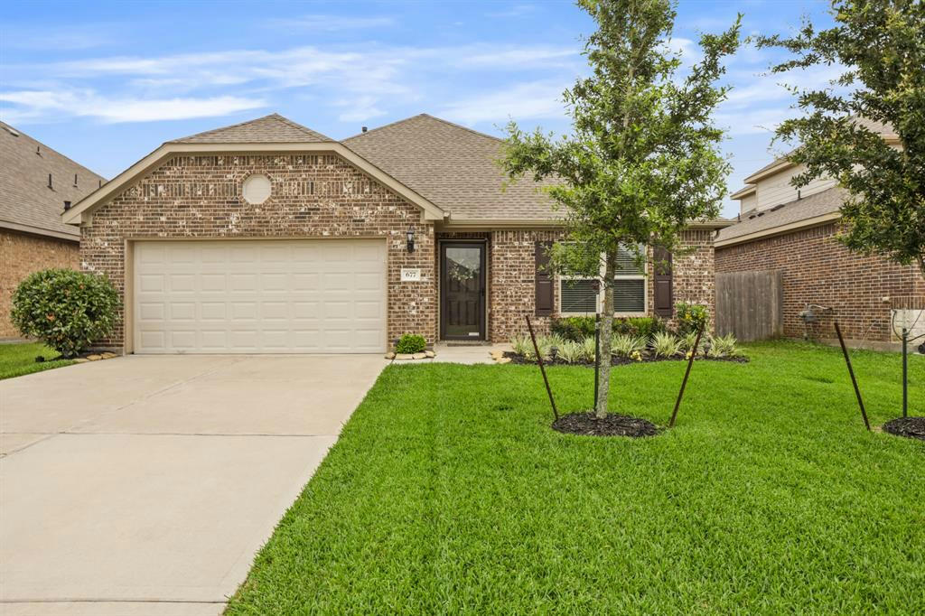 677 FOREST BEND LN, LA MARQUE, TX 77568, photo 1 of 29