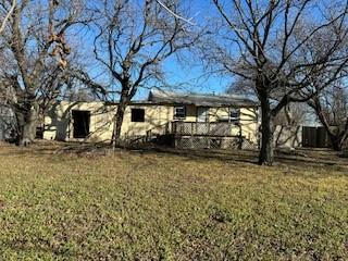 804 LIVELY ST, BOWIE, TX 76230, photo 4 of 21