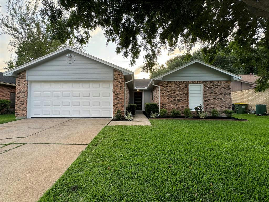 1110 WOODBRIDGE AVE, PEARLAND, TX 77584, photo 1 of 41