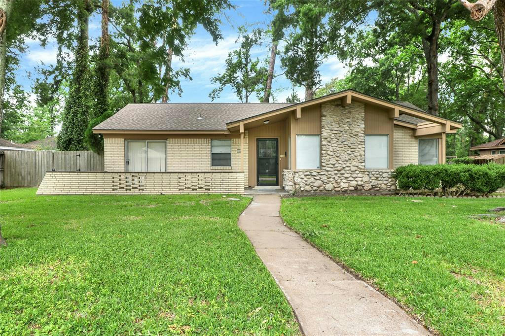 3024 INWOOD DR, DICKINSON, TX 77539, photo 1 of 30