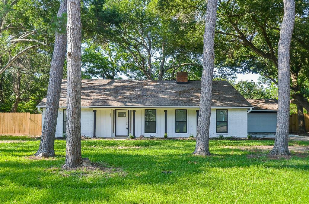 226 LAKESHORE DR, SEABROOK, TX 77586, photo 1 of 27