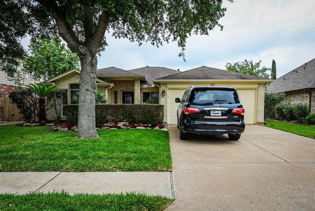 10103 FOREST SPRING LN, PEARLAND, TX 77584, photo 1 of 18