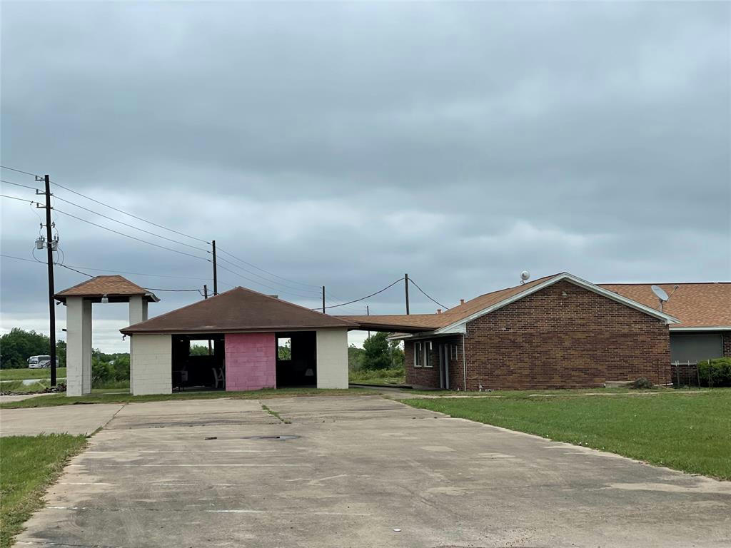 211 COUNTY ROAD 227, HUNGERFORD, TX 77435, photo 1 of 18