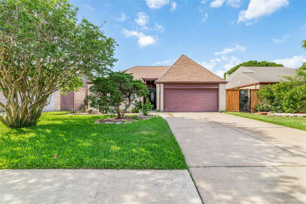 11738 BROOK MEADOWS LN, MEADOWS PLACE, TX 77477, photo 1 of 22