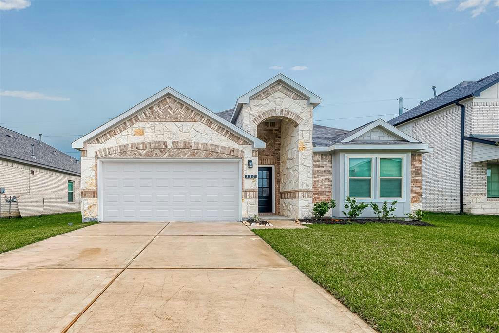 403 KENDALL CREST DR, ALVIN, TX 77511, photo 1 of 33