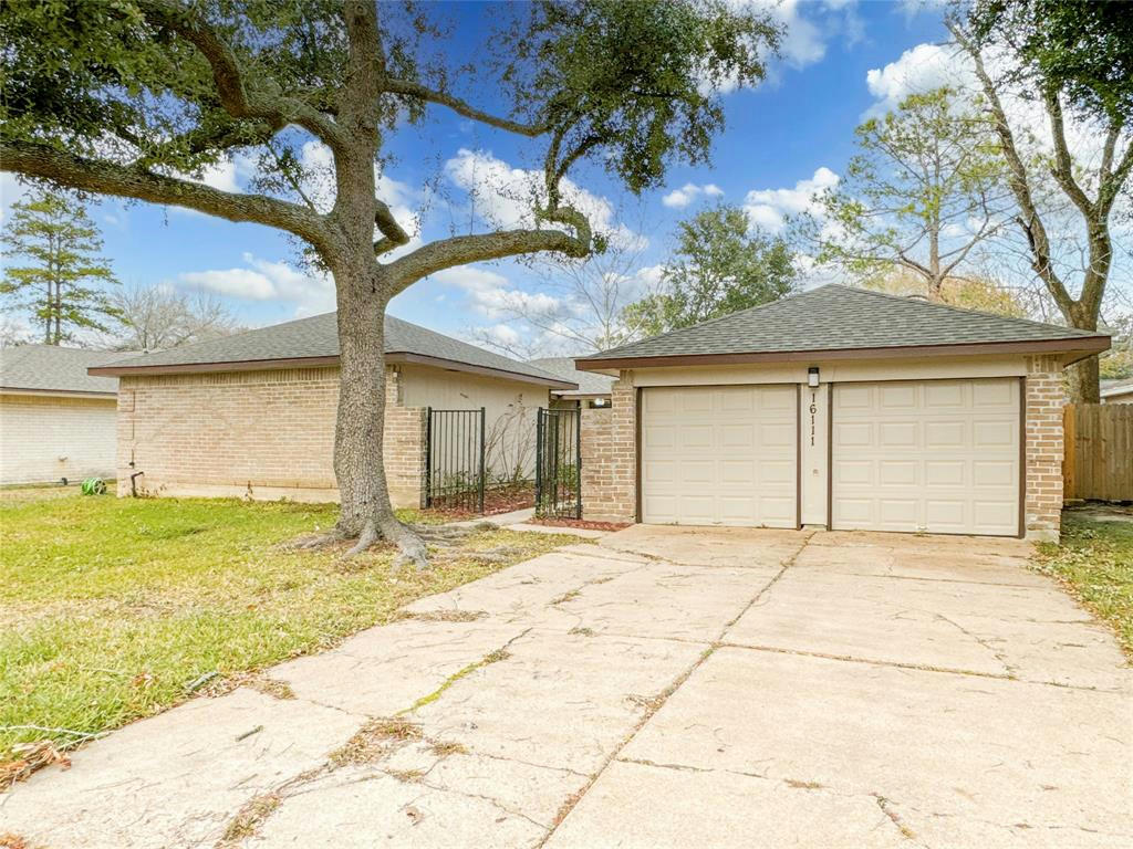 16111 BARCELONA DR, FRIENDSWOOD, TX 77546, photo 1 of 21
