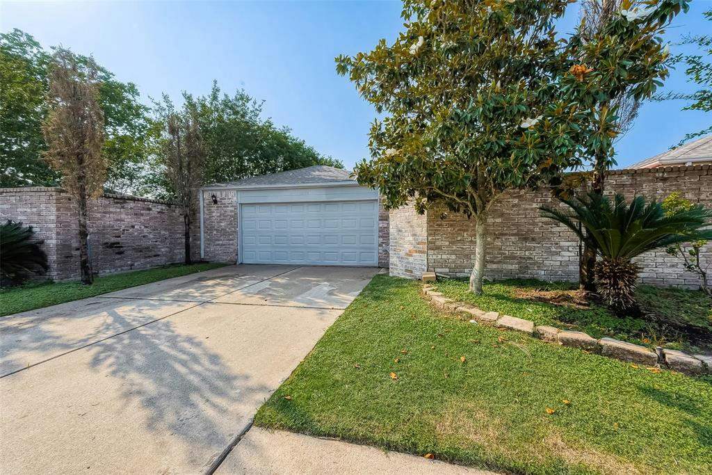16130 QUEENSDALE DR, HOUSTON, TX 77082, photo 1 of 34