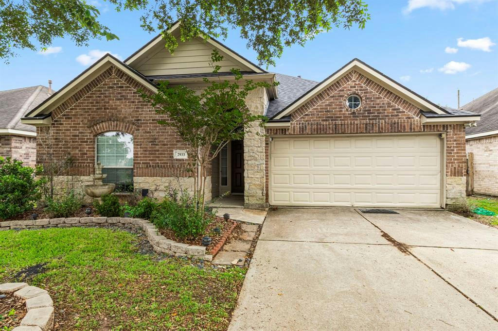 2933 MERIDIAN BAY LN, DICKINSON, TX 77539, photo 1 of 22