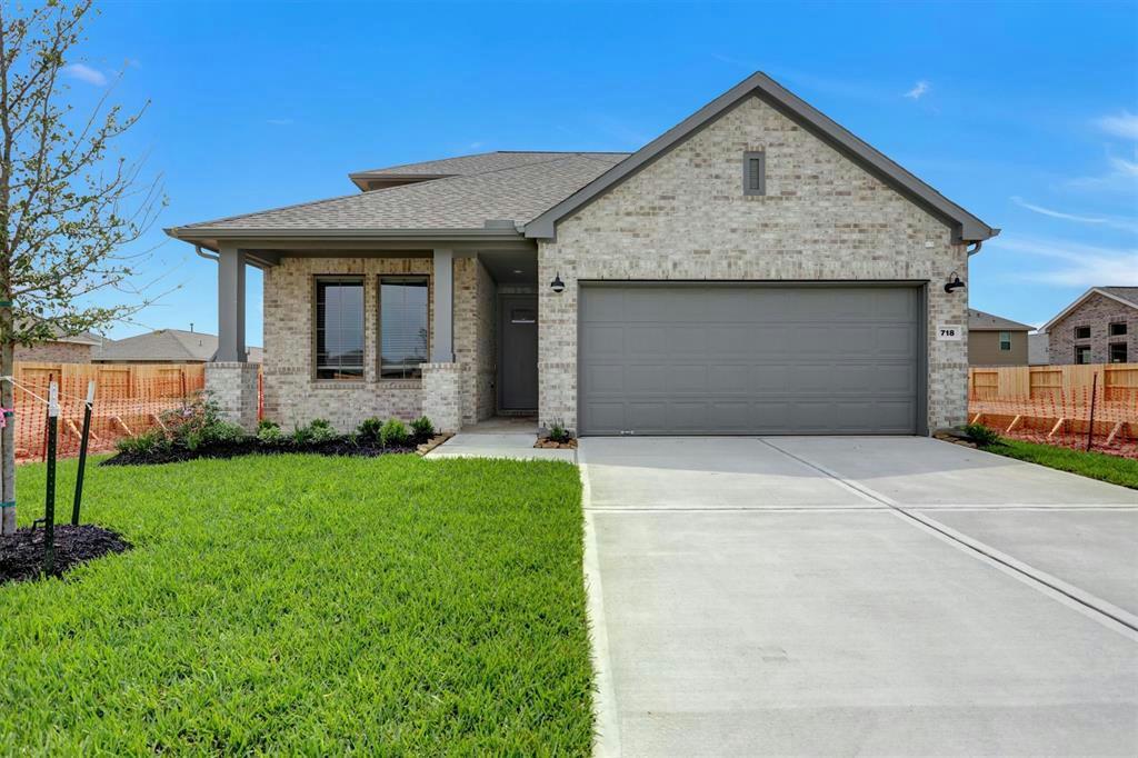 718 WHISPERING WINDS DR, BEASLEY, TX 77417, photo 1 of 47