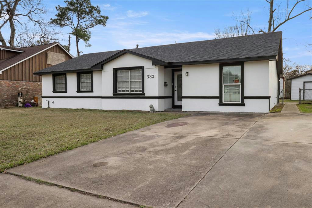 332 N SHANKS ST, CLUTE, TX 77531, photo 1 of 25