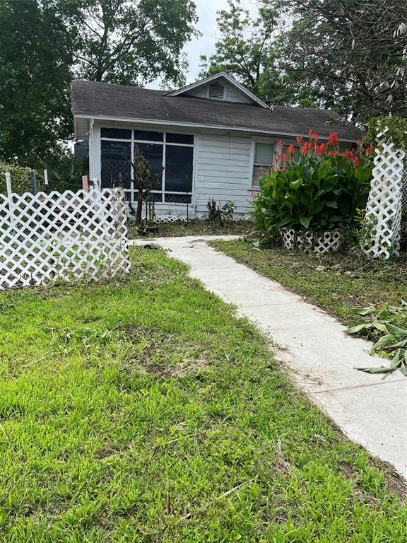 204 N 2ND ST, CONROE, TX 77301, photo 1 of 19