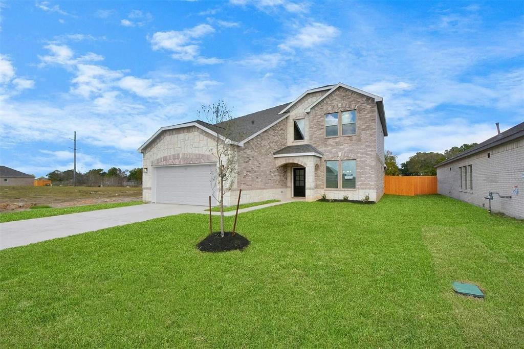 390 KENDALL CREST DR, ALVIN, TX 77511, photo 1 of 9
