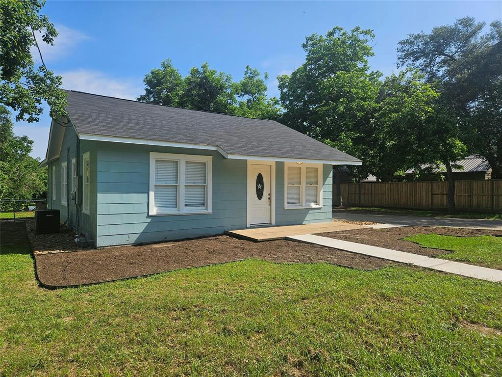 604 W CHAUNCY ST, BRENHAM, TX 77833, photo 1 of 12