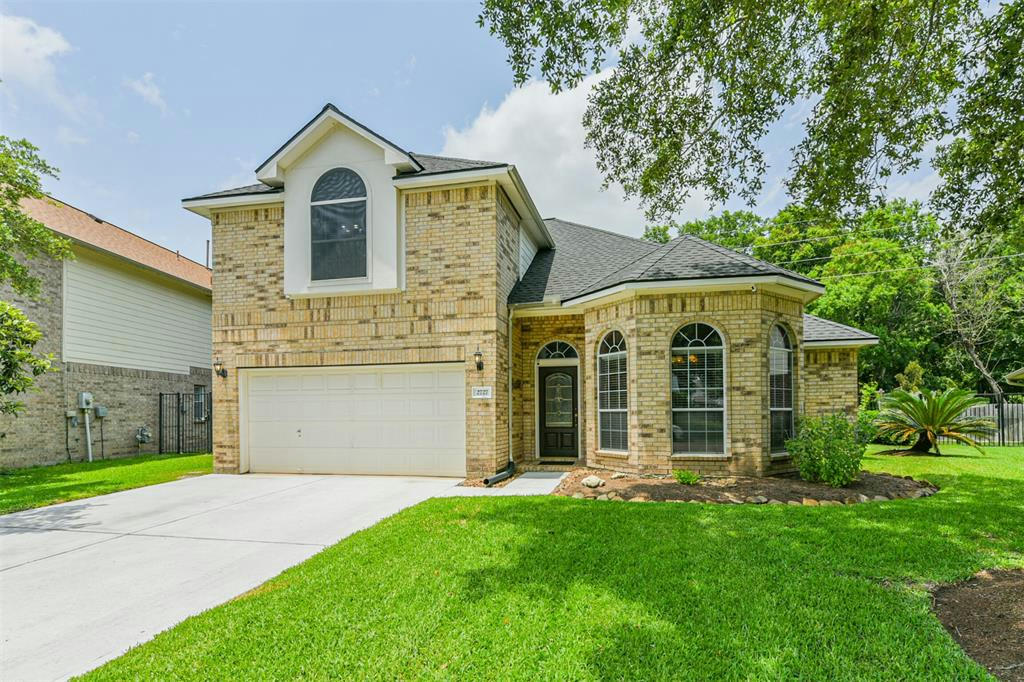 2727 STERLING FIELDS DR, PEARLAND, TX 77584, photo 1 of 35