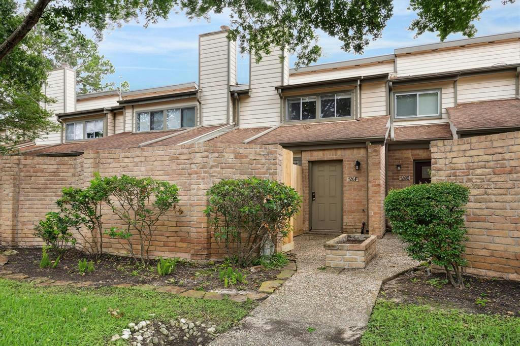 726 COUNTRY PLACE DR APT F, HOUSTON, TX 77079, photo 1 of 30